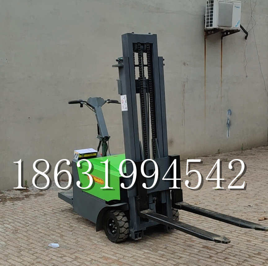 兴安区优程全电动叉车插腿式堆高车液压装卸车1.5吨升高小型站驾式铲车